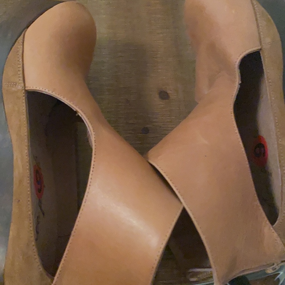 ✨Brand New Free People Suede/Leather Clogs✨